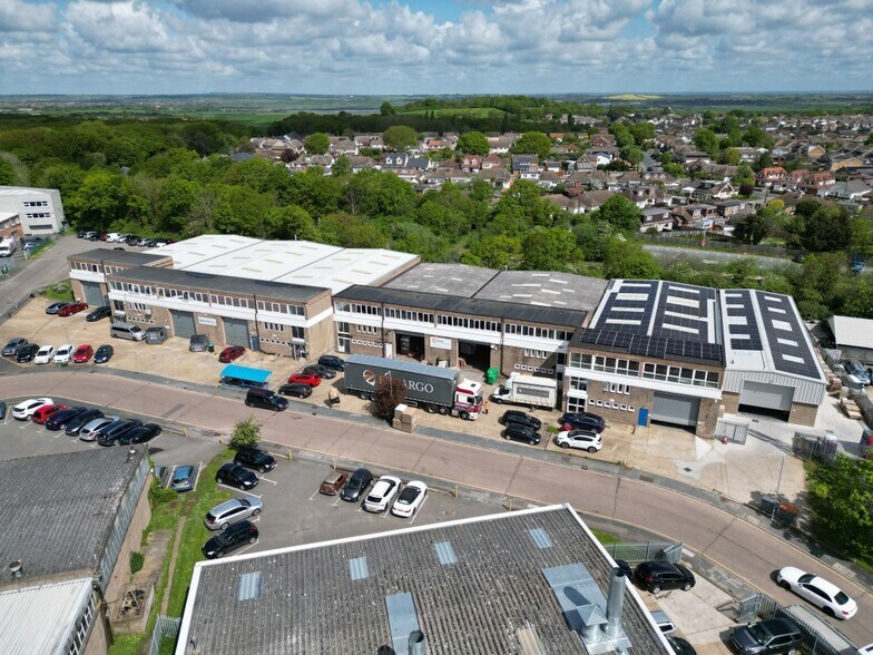 17-21 Eldon Way, Hockley à louer - Photo principale – Image 1 sur 3
