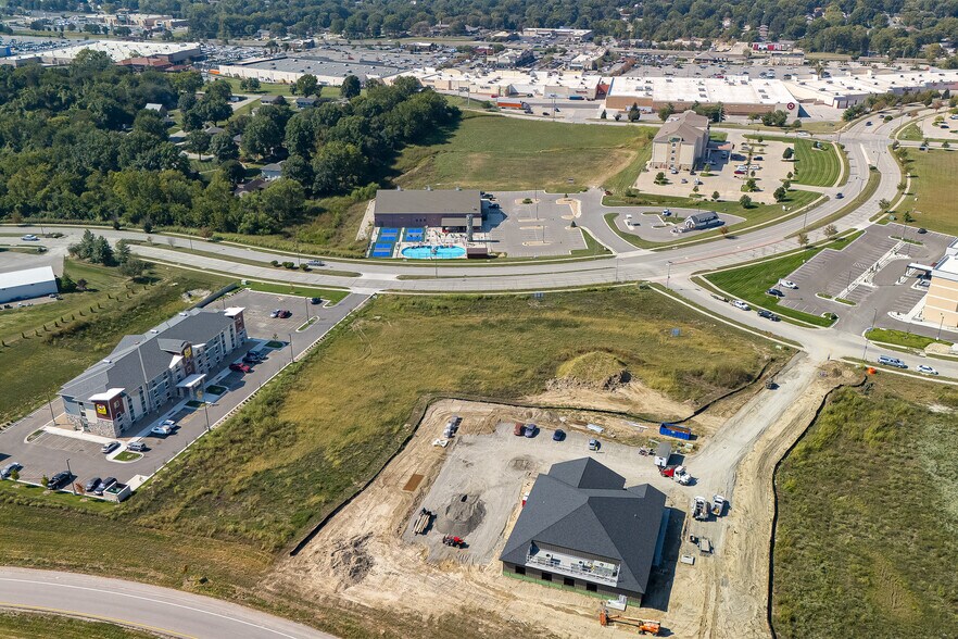 3620 Village Dr, Saint Joseph, MO à vendre - Photo de l’immeuble – Image 3 sur 4