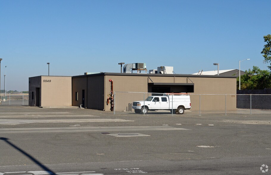 5549 Luce Ave, Mcclellan, CA à louer - Photo principale – Image 1 sur 3