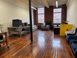 250 Commercial St, Manchester, NH à louer Photo intérieure– Image 2 sur 2