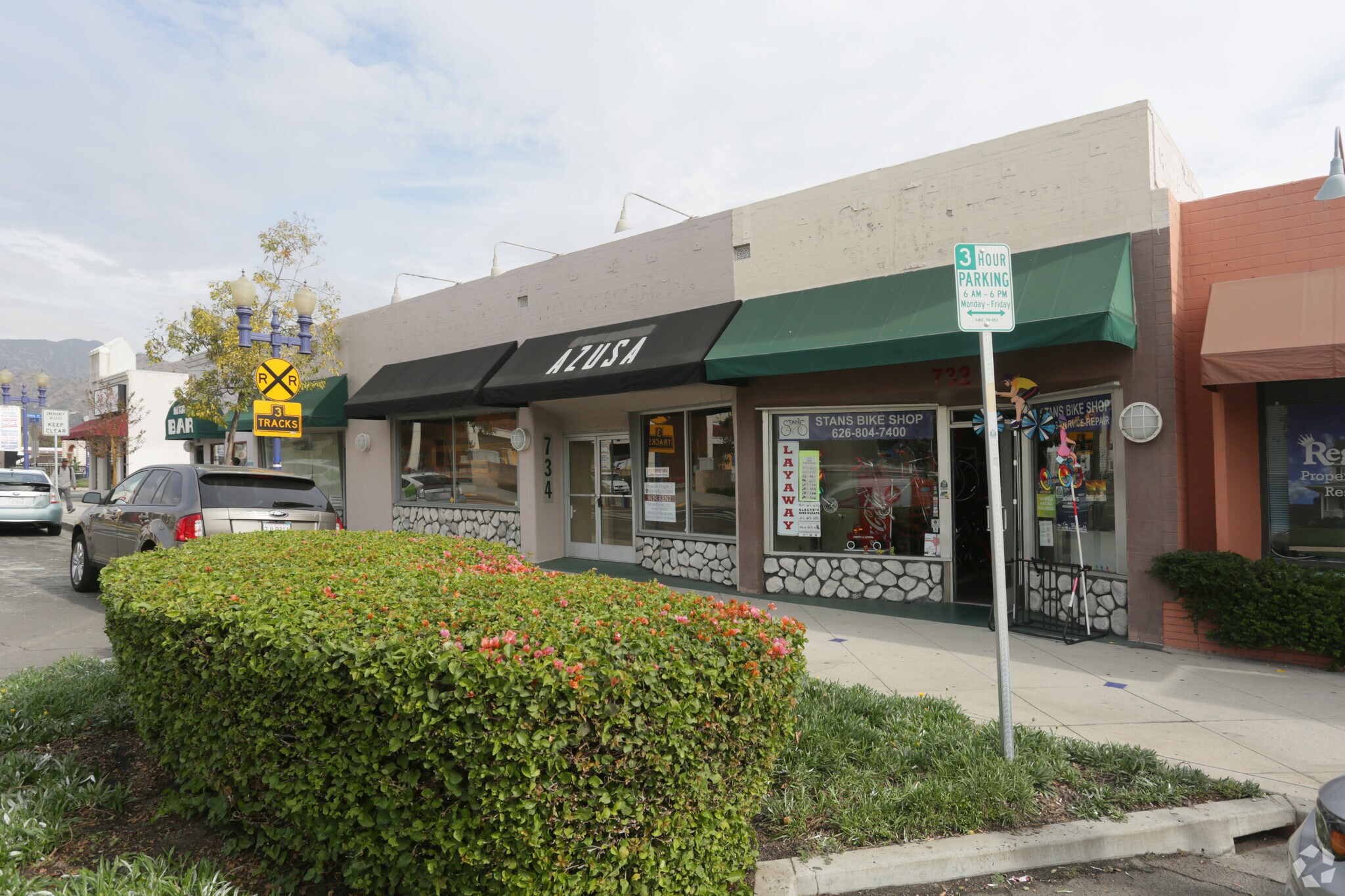 732-736 N Azusa Ave, Azusa, CA à louer Photo principale– Image 1 sur 6