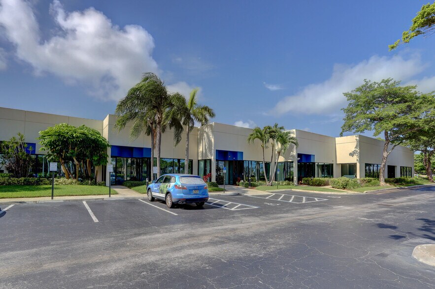 901 Clint Moore Rd, Boca Raton, FL à vendre - Photo de l’immeuble – Image 3 sur 16
