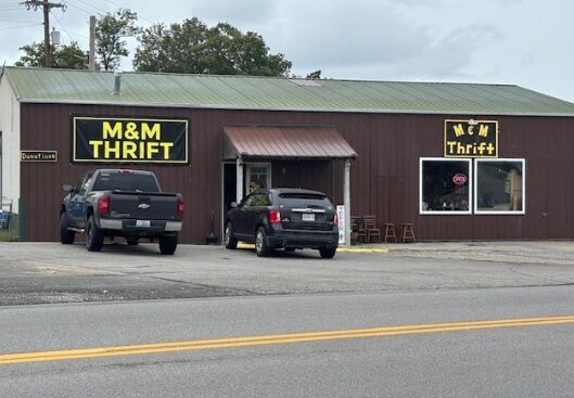 425 N Main St portefeuille de 3 biens à vendre sur LoopNet.fr - Photo de l’immeuble – Image 1 sur 2