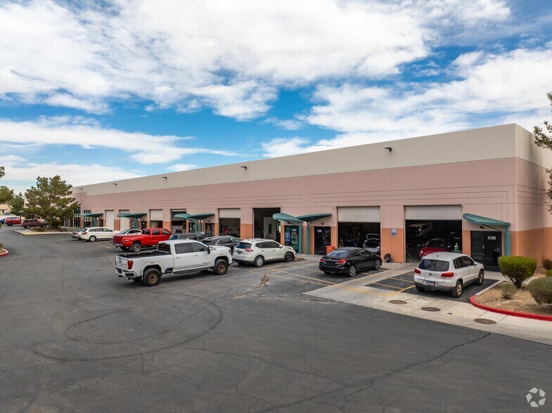 3013 N Rancho Dr, Las Vegas, NV à louer - Photo de l’immeuble – Image 2 sur 12