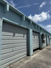 3273-3289 Lake Worth Rd, Palm Springs, FL à louer Photo intérieure– Image 2 sur 4