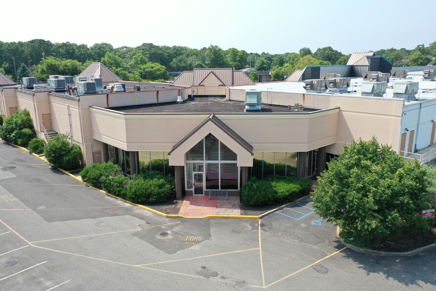 248-268 W Montauk Hwy, Hampton Bays, NY à louer - Photo de l’immeuble – Image 2 sur 13