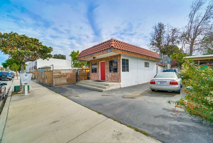 2022 E Route 66, Glendora, CA à vendre - Photo de l’immeuble – Image 3 sur 12