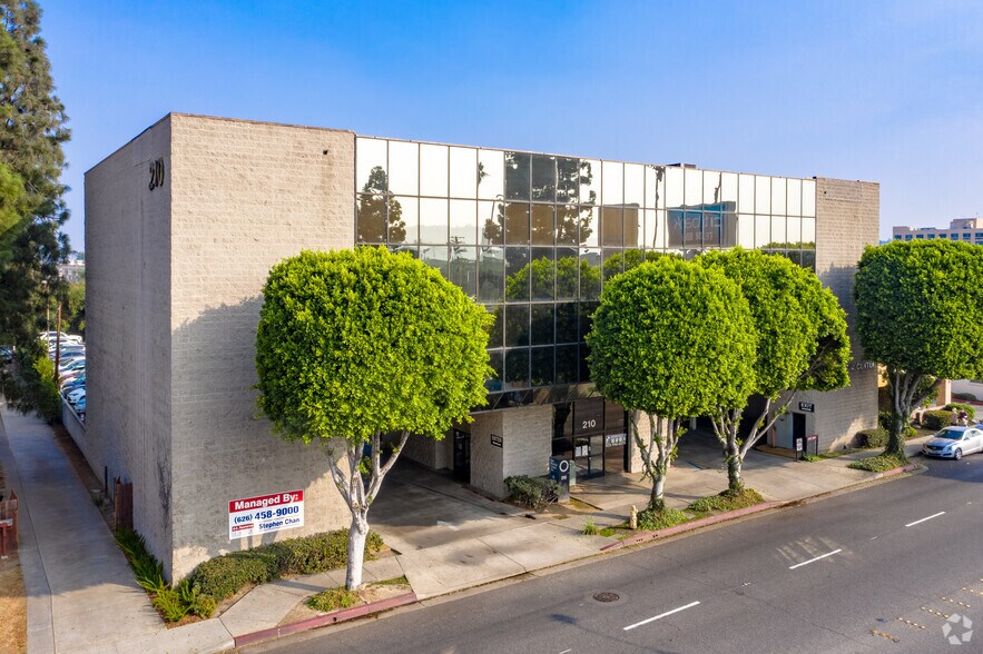 210 N Garfield Ave, Monterey Park, CA à louer - Photo principale – Image 1 sur 10