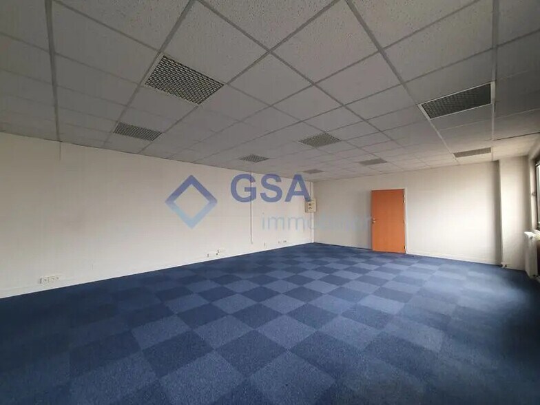 Bureau dans Lisses à louer - Photo intérieure – Image 3 sur 9
