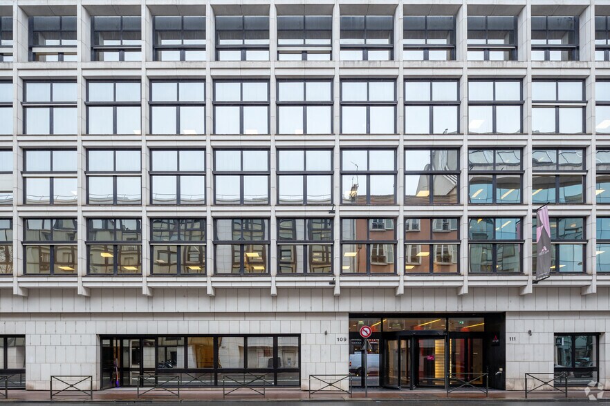 Bureau dans Levallois-Perret à louer - Photo de l’immeuble – Image 2 sur 3