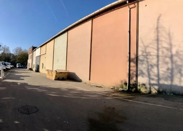 Industriel/Logistique dans La Queue-les-Yvelines à louer - Photo de l’immeuble – Image 2 sur 5