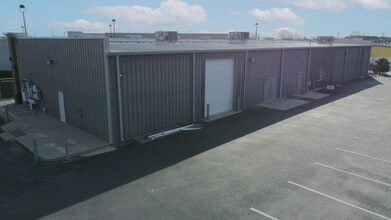 7335 W 33rd St, Wichita, KS à louer Photo de l’immeuble– Image 2 sur 5