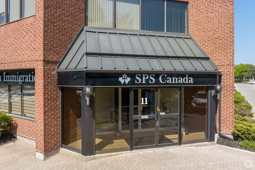100 Westmore Dr, Toronto, ON à louer - Photo de l’immeuble – Image 3 sur 5