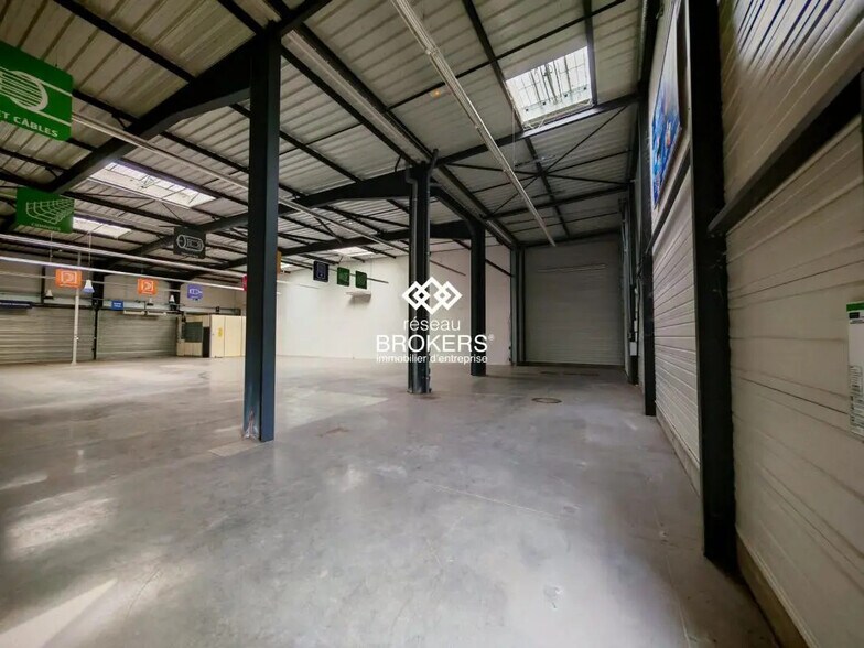 Local commercial dans Saint-Doulchard à louer - Photo intérieure – Image 2 sur 5