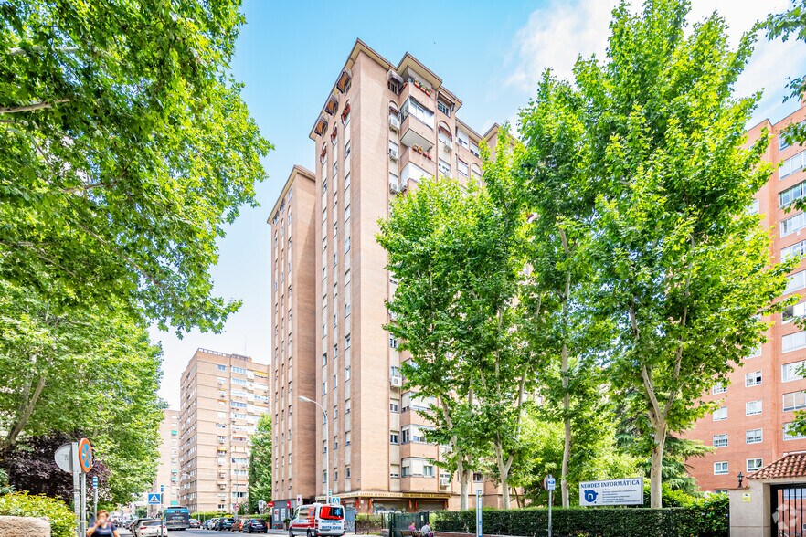 Calle De Sangenjo, 12, Madrid, Madrid à louer - Photo de l’immeuble – Image 2 sur 2