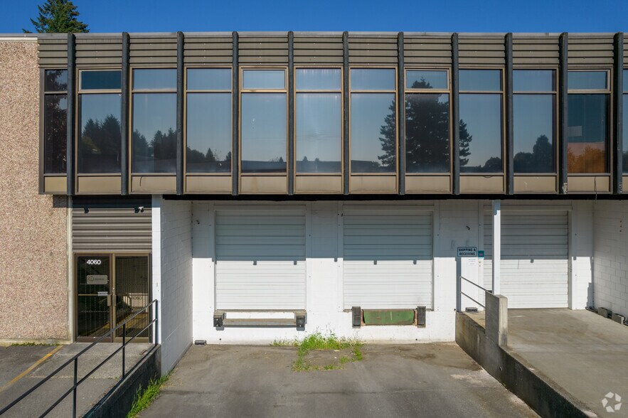 4060 McConnell Dr, Burnaby, BC à louer - Photo de l’immeuble – Image 3 sur 4