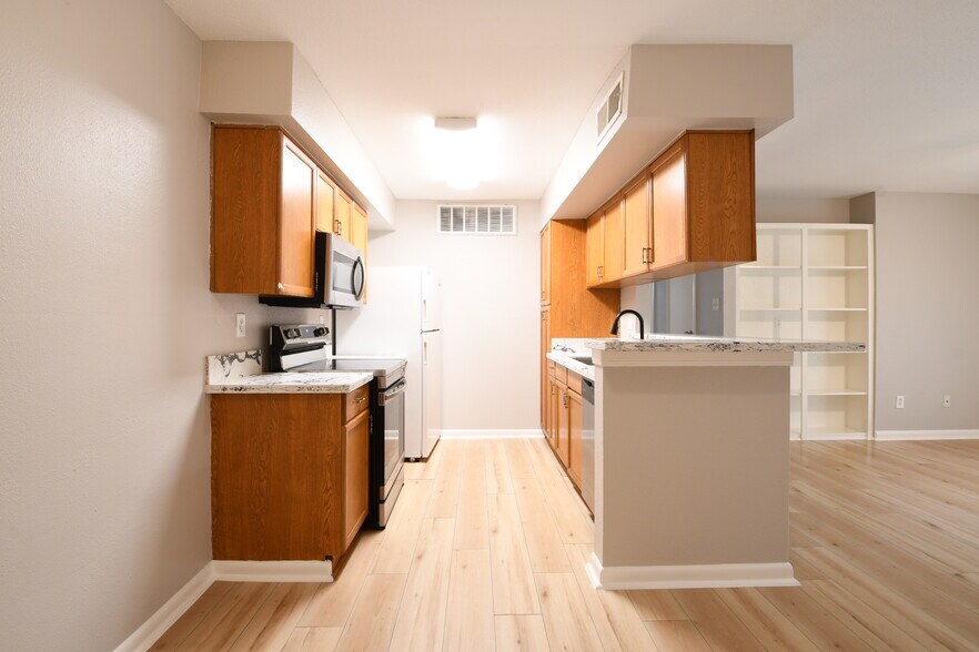 WOODFOREST  3 UNITS   2BR 1BATH EACH portefeuille de 3 biens à vendre sur LoopNet.fr - Photo de l’immeuble – Image 2 sur 36