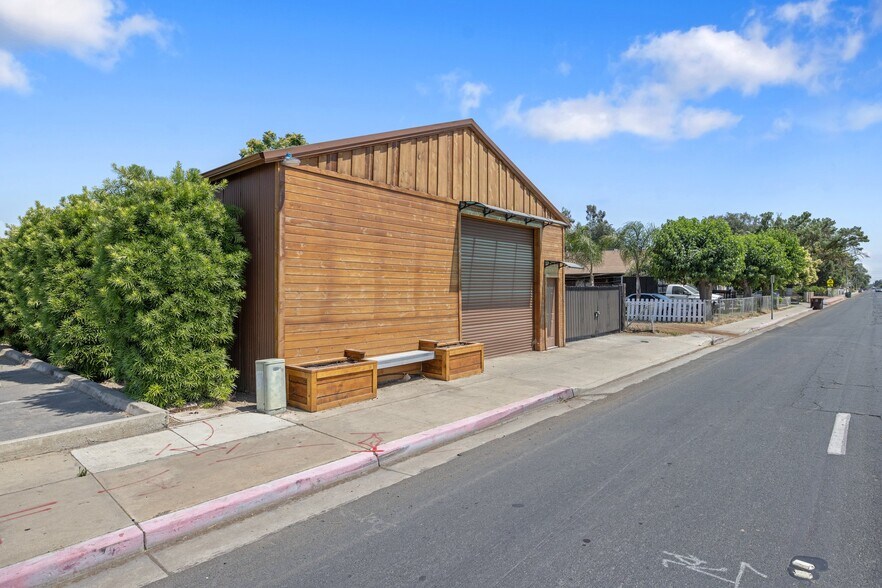 210 S Farmersville Blvd, Farmersville, CA à vendre - Photo de l’immeuble – Image 2 sur 20