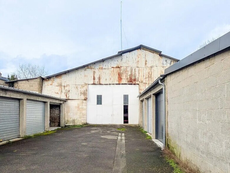 Local d'activités dans Dinan à vendre - Photo de l’immeuble – Image 3 sur 7