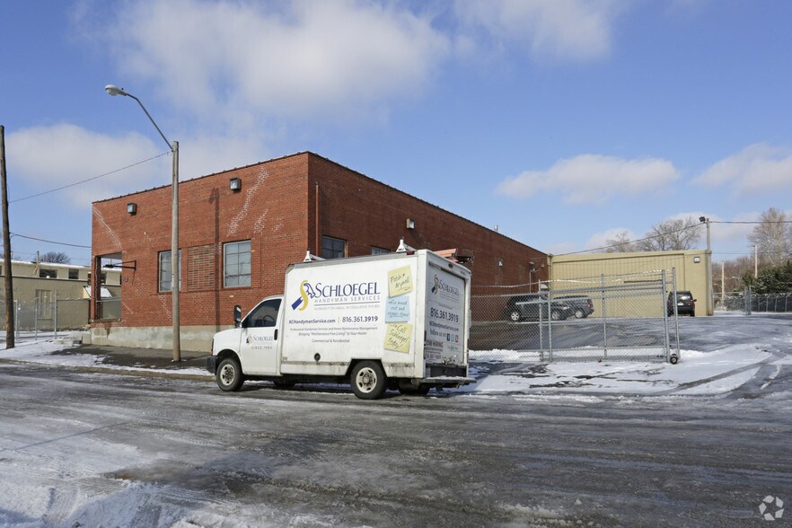 300 W 80th St, Kansas City, MO à louer - Photo principale – Image 1 sur 8