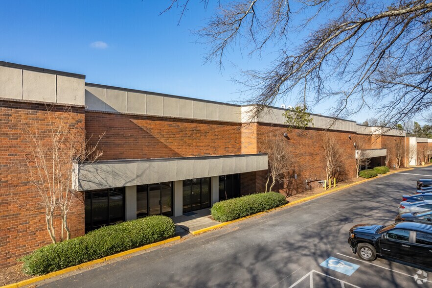 7055 Amwiler Industrial Dr, Peachtree Corners, GA à louer - Photo de l’immeuble – Image 2 sur 6