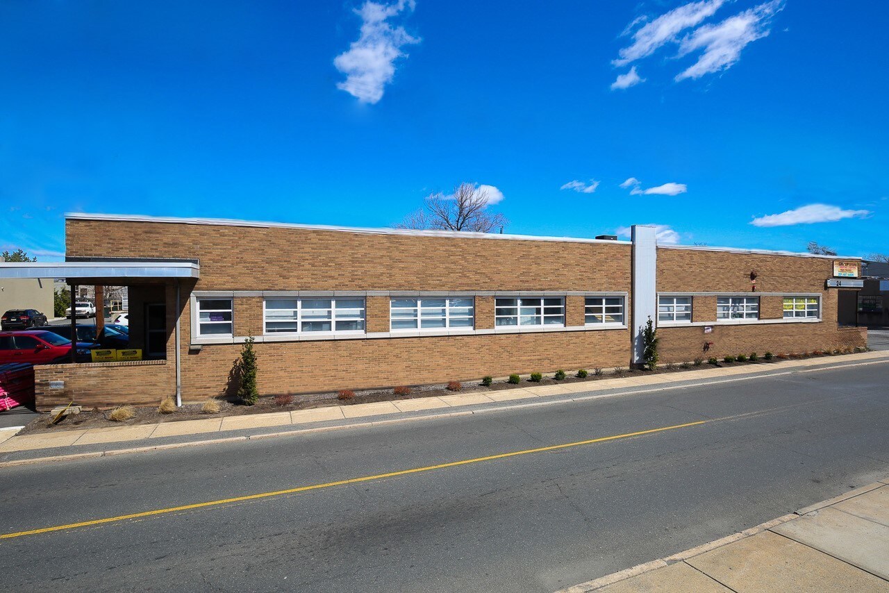 14-24 E Wesley St, South Hackensack, NJ à louer Photo principale– Image 1 sur 3