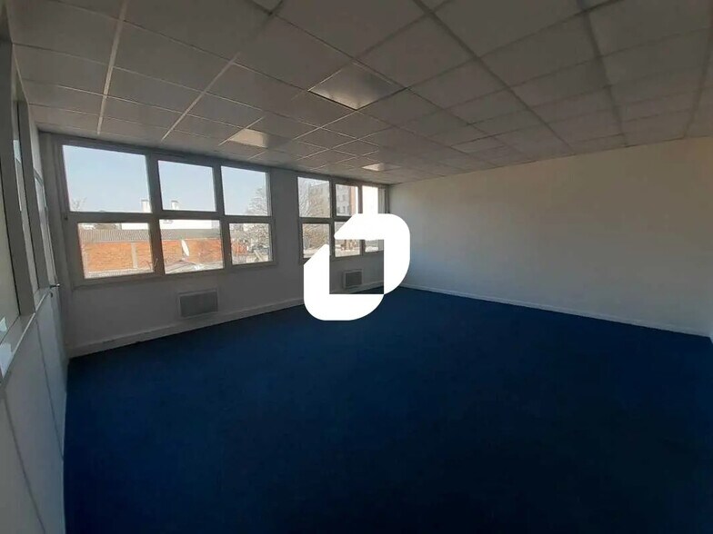 Bureau dans Montreuil à louer - Photo de l’immeuble – Image 3 sur 5