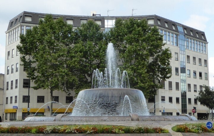 Bureau dans La Garenne-Colombes à louer - Photo de l’immeuble – Image 2 sur 8