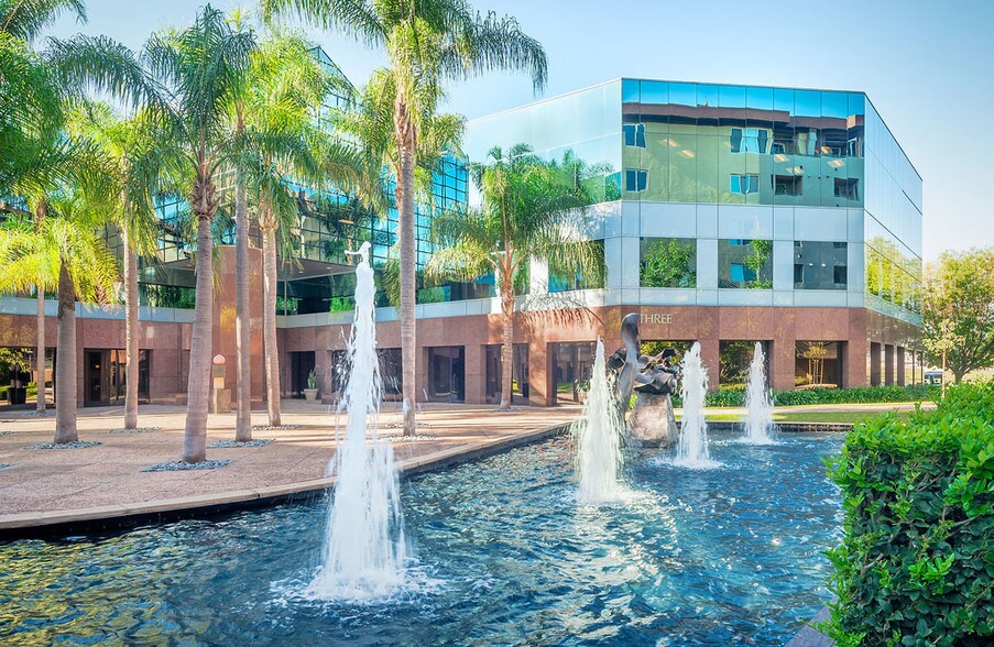 10 Pointe Dr, Brea, CA à louer - Autre – Image 2 sur 29