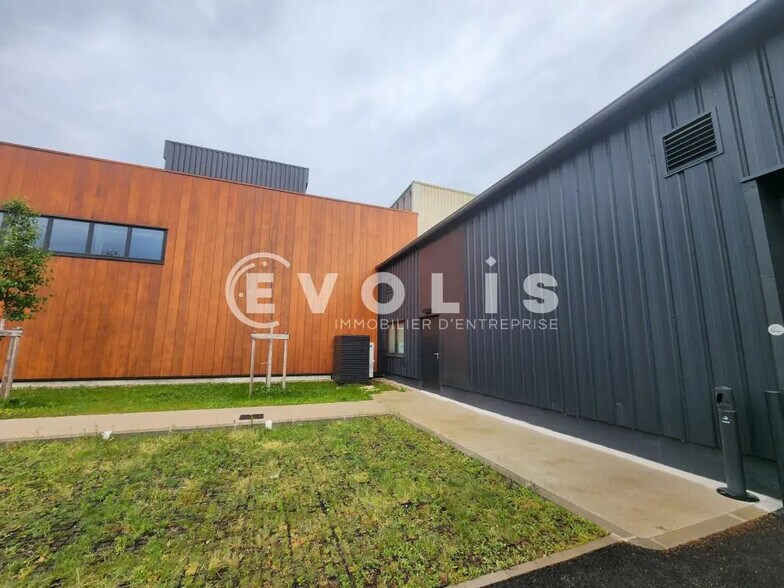 Local d’activités dans Villeurbanne à louer - Photo de l’immeuble – Image 1 sur 11