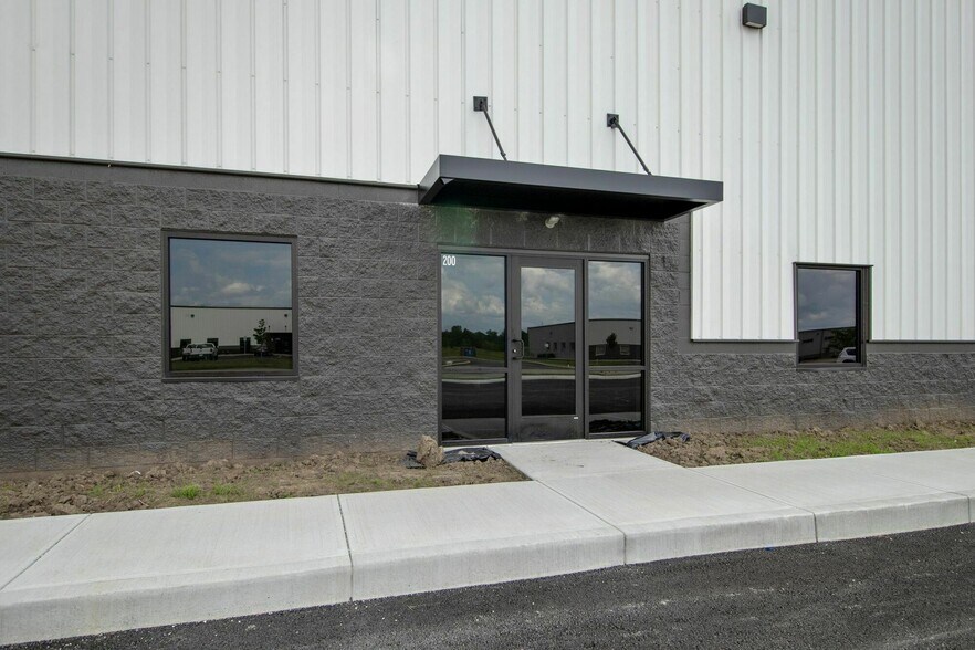 830 Wesco Pky, Sheridan, IN à louer - Photo de l’immeuble – Image 3 sur 25