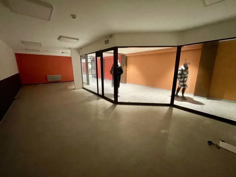 Local commercial dans Reims à louer - Photo de l’immeuble – Image 3 sur 4