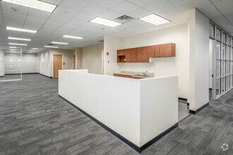 999 Stewart Ave, Bethpage, NY à louer Photo intérieure– Image 2 sur 10