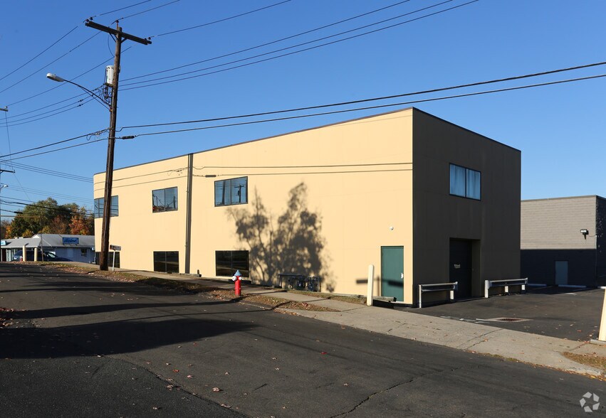 840 Orange Ave, West Haven, CT à louer - Photo de l’immeuble – Image 3 sur 11