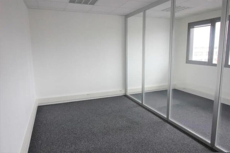 Bureau dans Saint-Grégoire à vendre - Photo intérieure – Image 3 sur 8