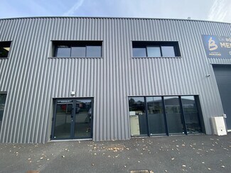 Plus de détails pour 85 Rue Des Droits De L'Homme, Saint-André-de-Cubzac - Local d'activités à louer