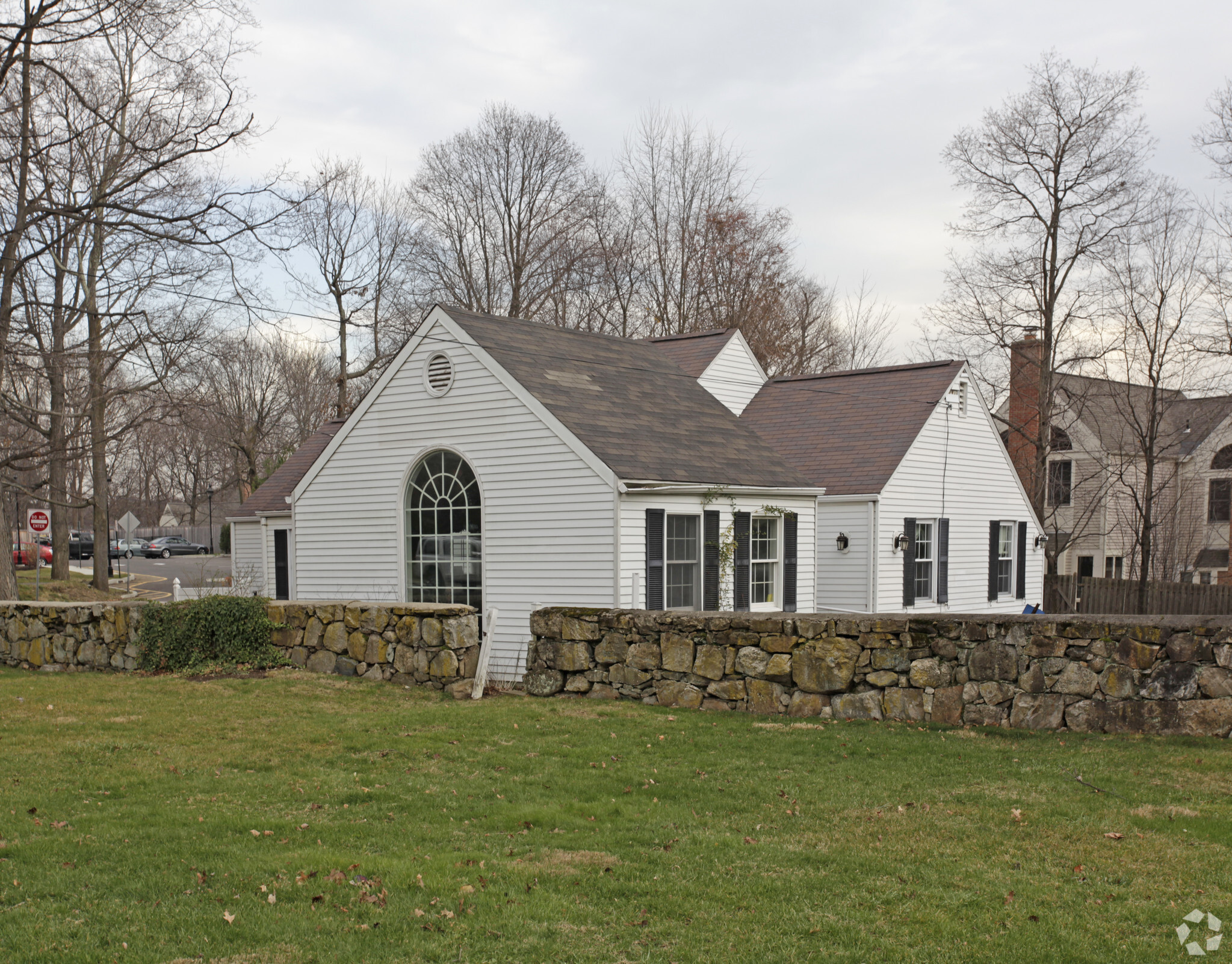 748 Post Rd, Darien, CT à louer Photo principale– Image 1 sur 8