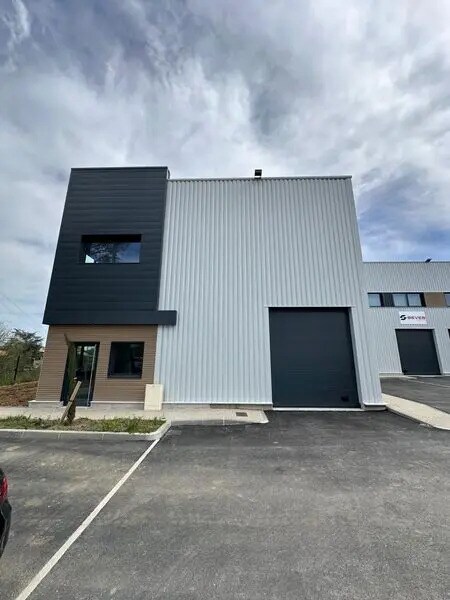 Plus de détails pour Local d’activités à vendre