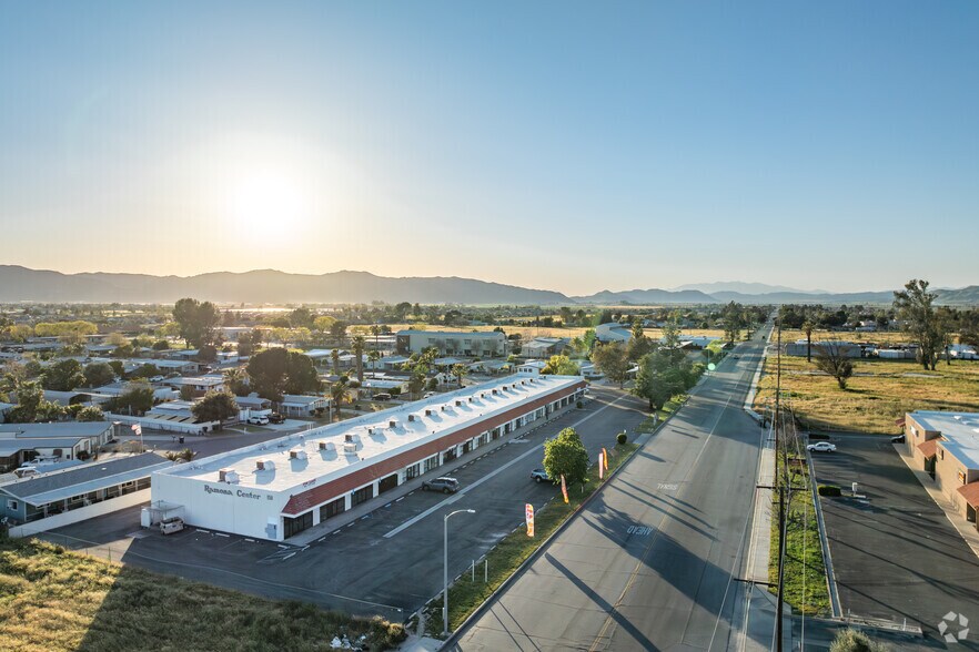 950 Ramona Blvd, San Jacinto, CA à louer - Photo de l’immeuble – Image 2 sur 7