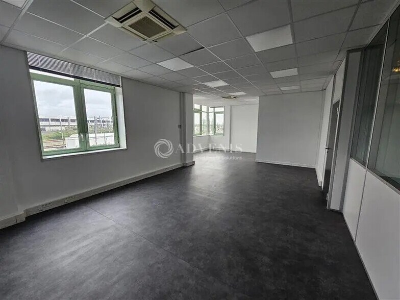 Bureau dans Pantin à louer - Photo de l’immeuble – Image 2 sur 11
