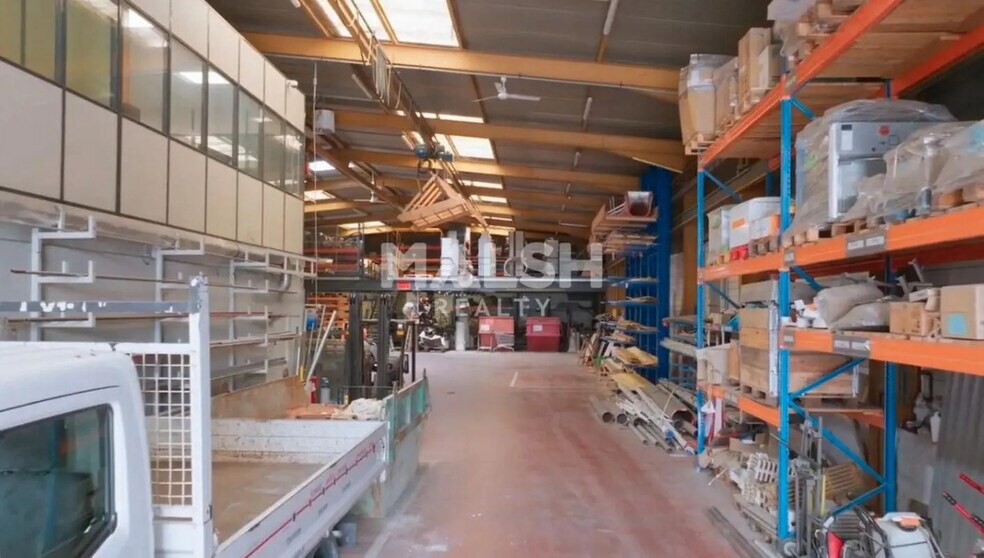 Bureau dans Vénissieux à louer - Photo de l’immeuble – Image 1 sur 2