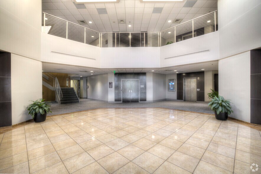 14497 N Dale Mabry Hwy, Tampa, FL à louer - Hall d’entrée – Image 3 sur 24