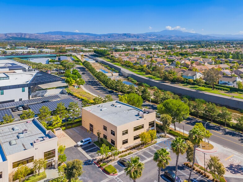 67 Peters Canyon Rd, Irvine, CA à vendre - Photo de l’immeuble – Image 3 sur 33