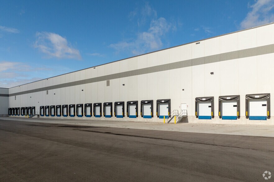 112 E Beaver Creek Rd, Richmond Hill, ON à louer - Photo de l’immeuble – Image 2 sur 2