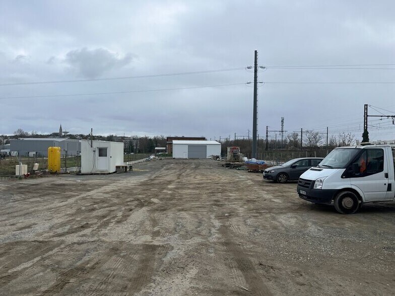 Local d’activités dans Bassens à louer - Photo de l’immeuble – Image 2 sur 10