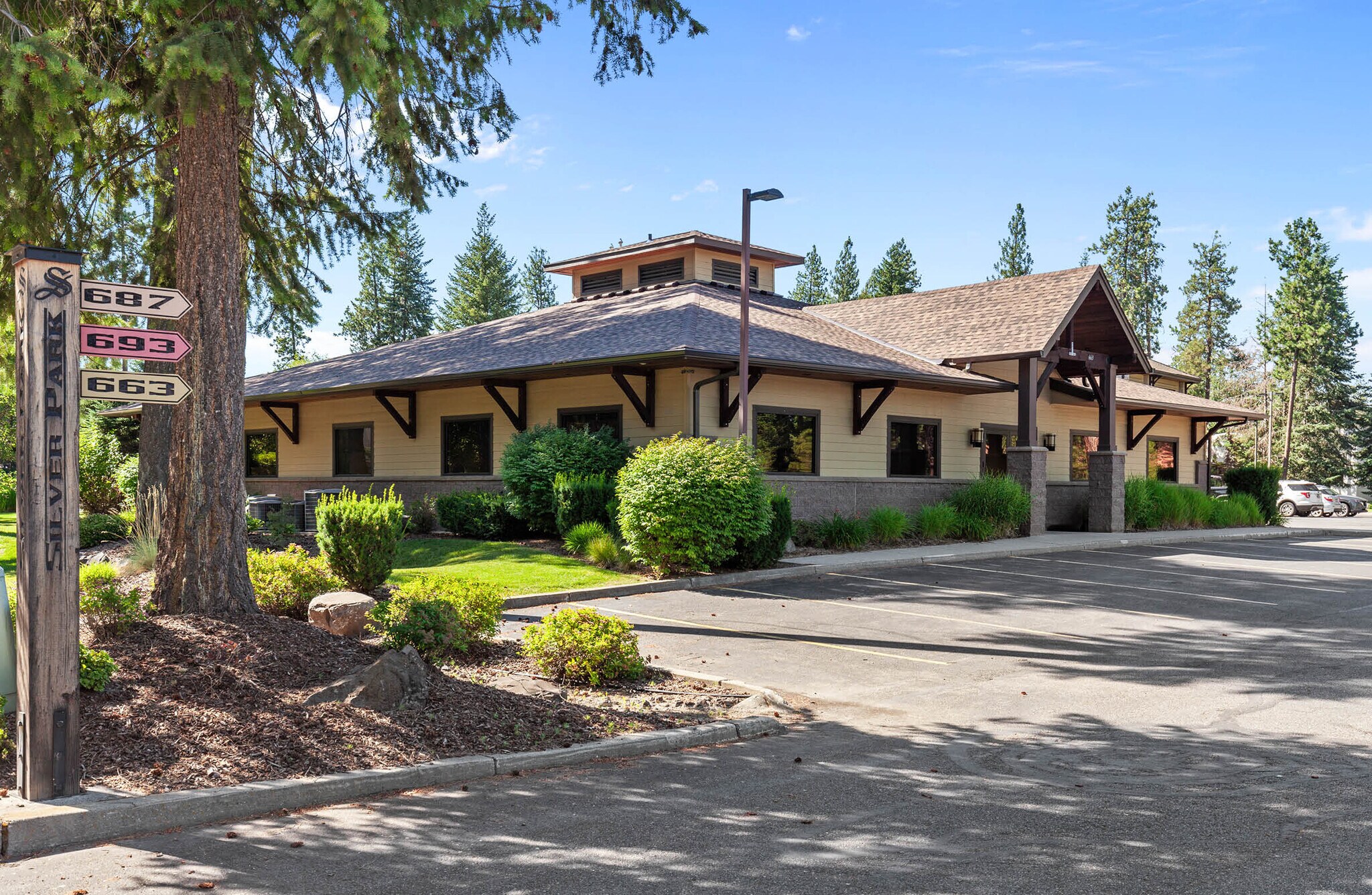 663 W Canfield Ave, Coeur d'Alene, ID à louer Photo de l’immeuble– Image 1 sur 16