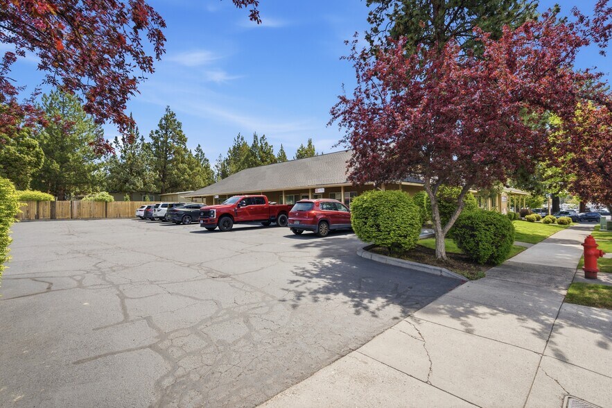 600 NE Savannah Dr, Bend, OR à louer - Photo de l’immeuble – Image 2 sur 9