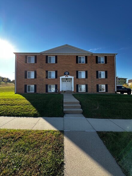 125 20th Ave SW, Cedar Rapids, IA à vendre - Photo de l’immeuble – Image 2 sur 13