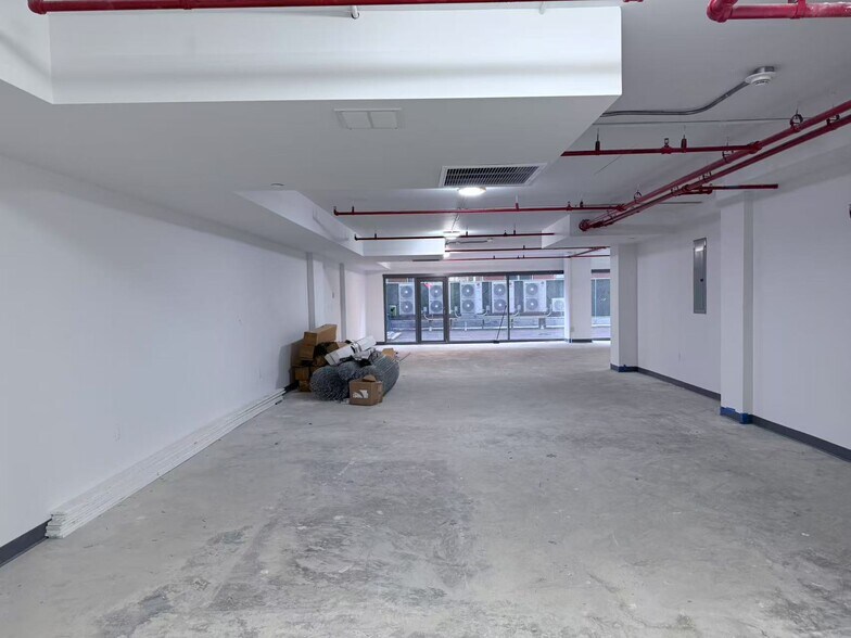 13680 41st Ave, Flushing, NY à louer - Photo de l’immeuble – Image 3 sur 8