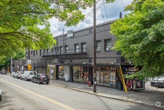 Renovated Art Deco Mixed-Use w/ Stable Income - Immobilier d'entreprise